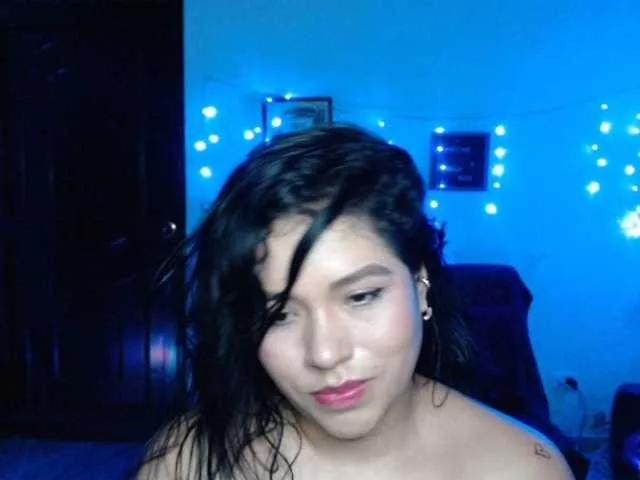 Discover our girls online shows and discover the company of countless livestreamers, with stunning shapes, sex toys and more.
