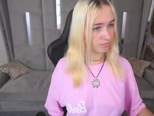 LilElfie from BongaCams