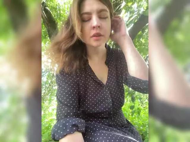 Lilian00666a from BongaCams