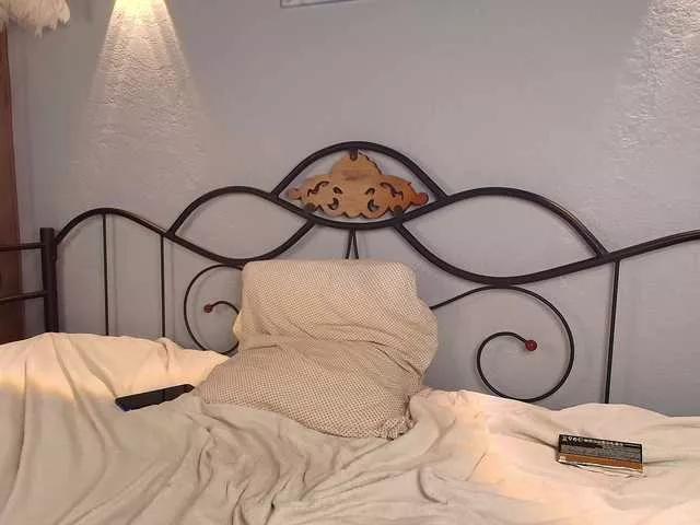 LilianSlow from BongaCams