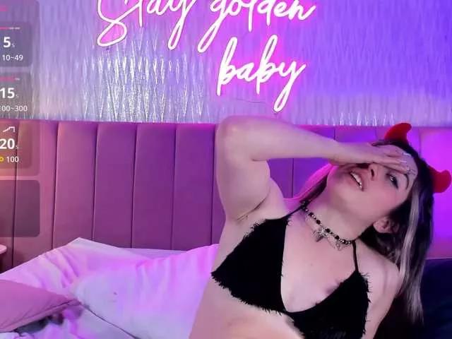 Discover our girls online shows and discover the company of countless livestreamers, with stunning shapes, sex toys and more.