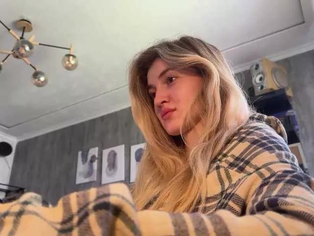 Discover our girls online shows and discover the company of countless livestreamers, with stunning shapes, sex toys and more.
