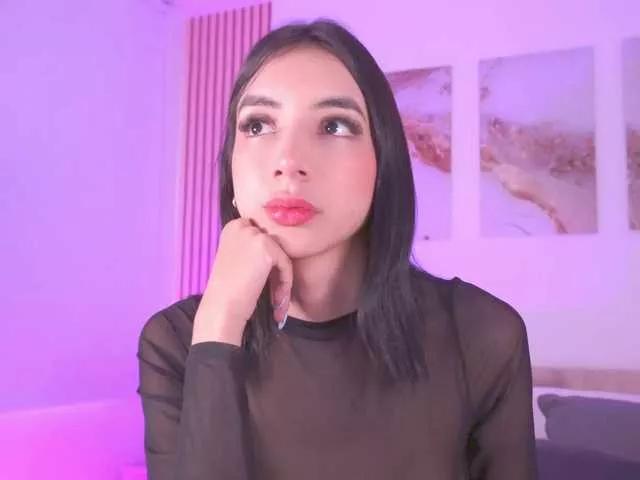 Discover our girls online shows and discover the company of countless livestreamers, with stunning shapes, sex toys and more.