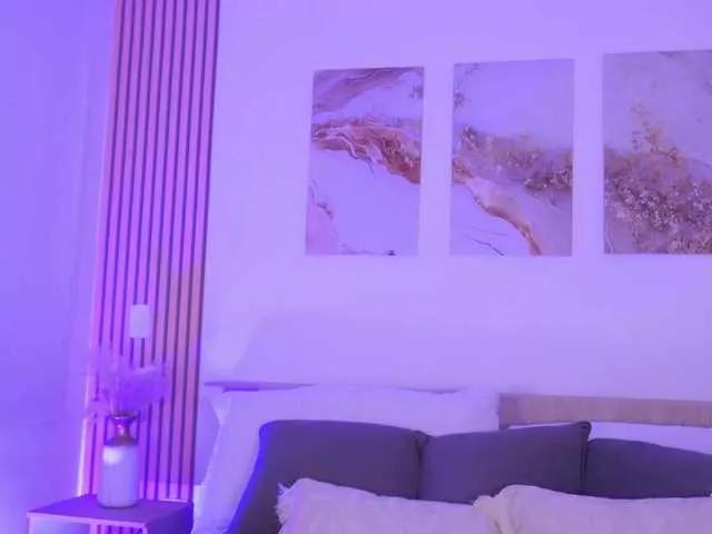 LillyThomps from BongaCams