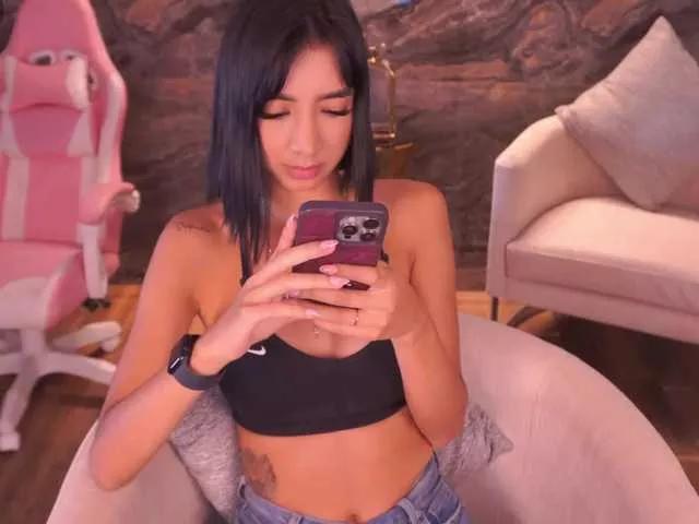 LillyThomps from BongaCams