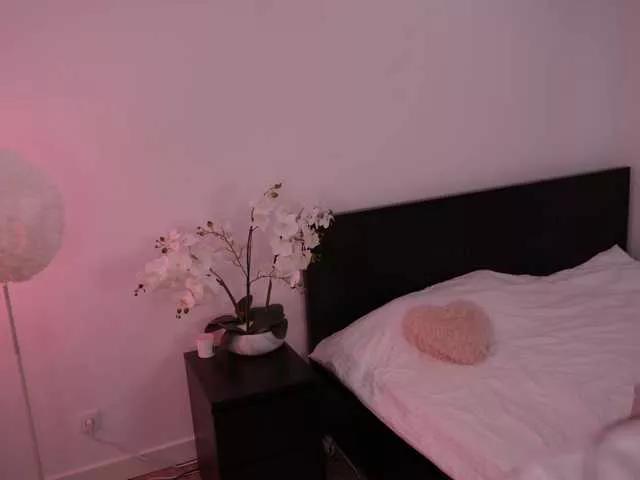 LilyColins from BongaCams