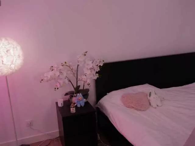 LilyColins from BongaCams