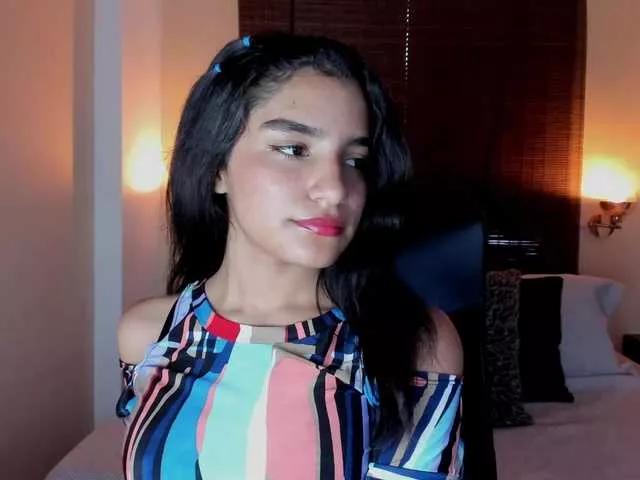 Discover our girls online shows and discover the company of countless livestreamers, with stunning shapes, sex toys and more.