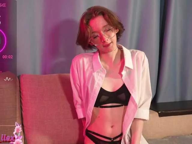 Discover our girls online shows and discover the company of countless livestreamers, with stunning shapes, sex toys and more.