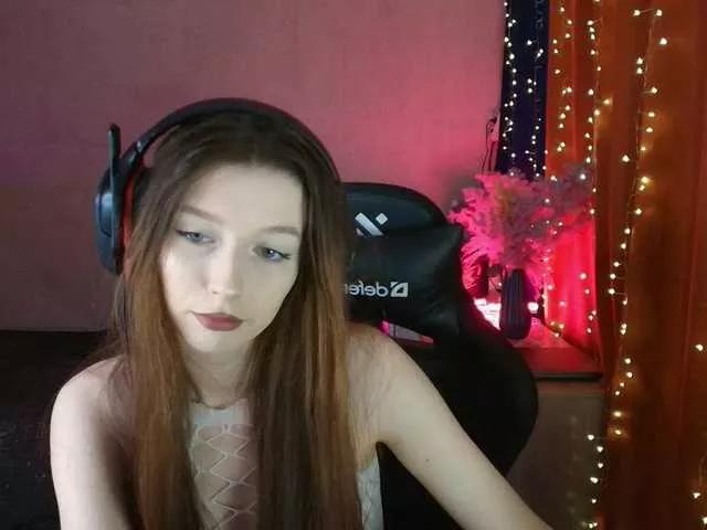 Discover our girls online shows and discover the company of countless livestreamers, with stunning shapes, sex toys and more.