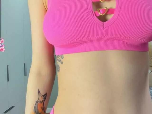 Discover our girls online shows and discover the company of countless livestreamers, with stunning shapes, sex toys and more.