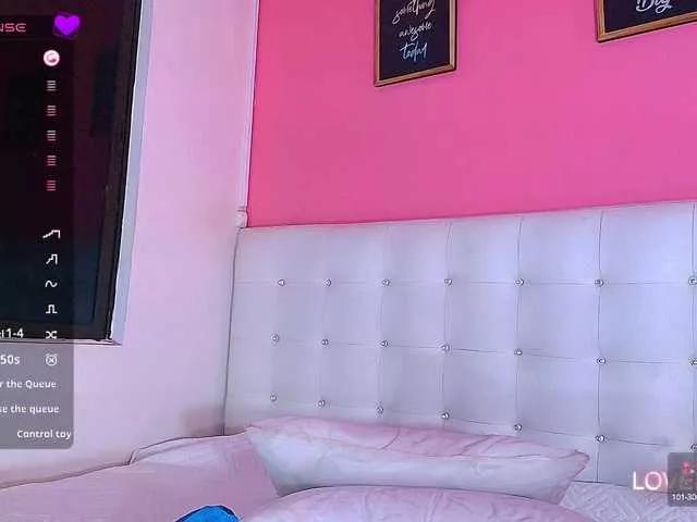 Discover our girls online shows and discover the company of countless livestreamers, with stunning shapes, sex toys and more.