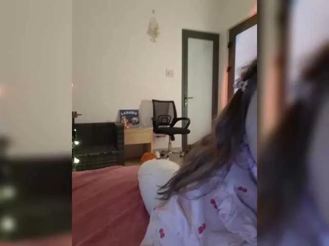 LittleDelora from BongaCams