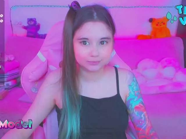 LittleKitsune from BongaCams