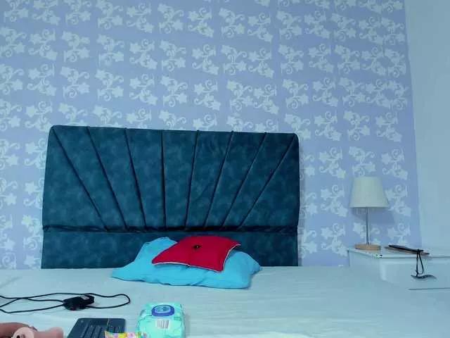 Discover our girls online shows and discover the company of countless livestreamers, with stunning shapes, sex toys and more.