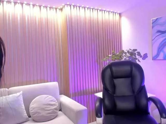LizzHamilton from BongaCams