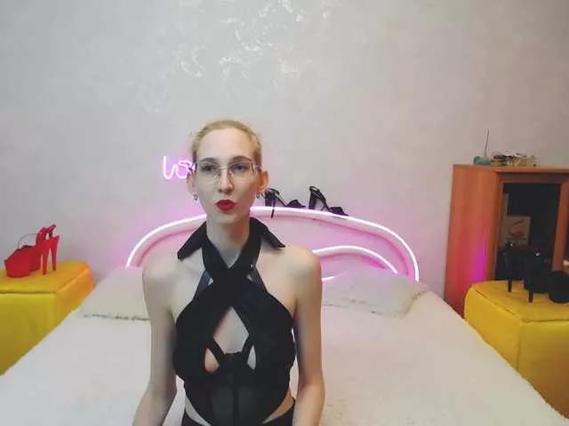 LizzieBrait from BongaCams