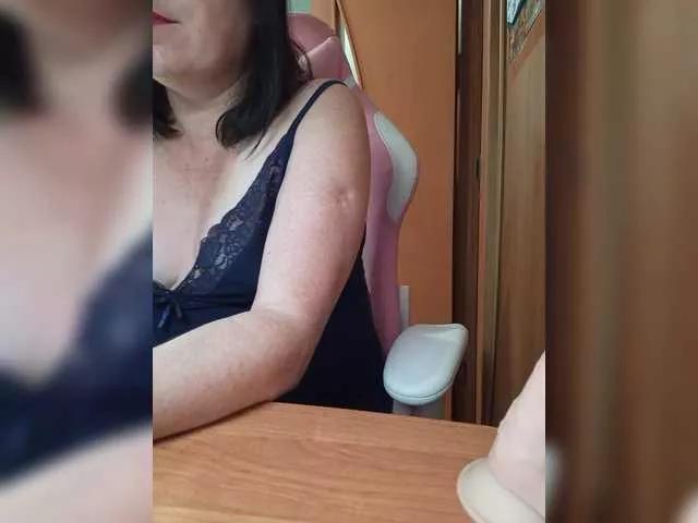 Lola18111 from BongaCams