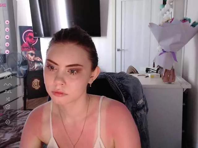 Discover our girls online shows and discover the company of countless livestreamers, with stunning shapes, sex toys and more.
