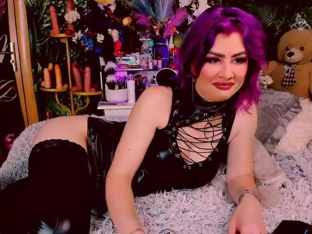 LolaHornyXXX from BongaCams