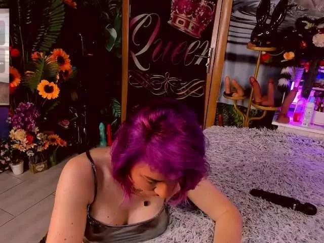 LolaHornyXXX from BongaCams