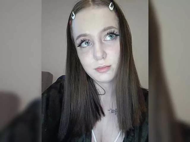 Discover our girls online shows and discover the company of countless livestreamers, with stunning shapes, sex toys and more.
