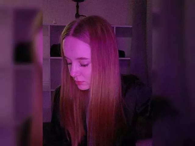 LolaMin from BongaCams
