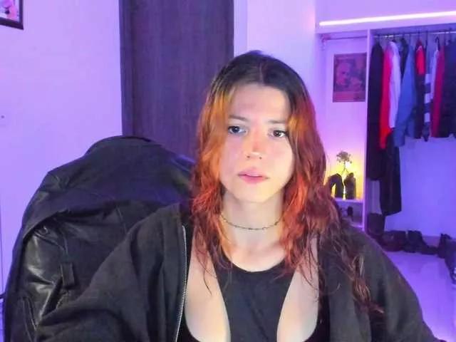 LolaMustaine from BongaCams