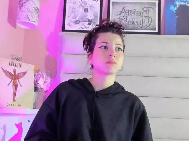 LolaMustaine from BongaCams