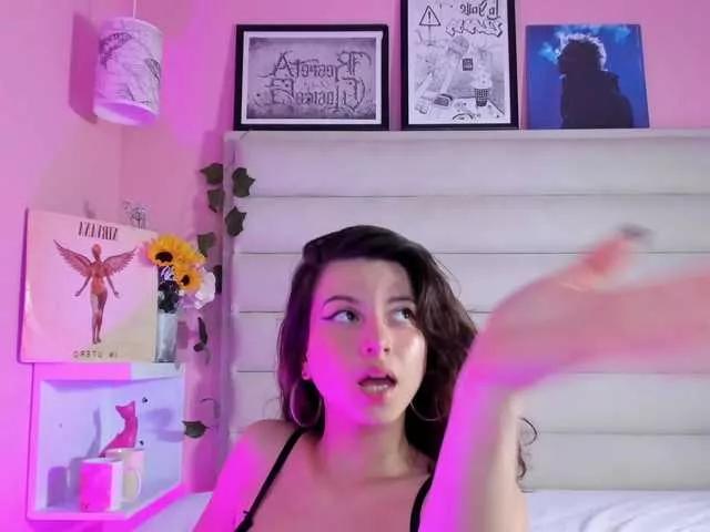 LolaMustaine from BongaCams