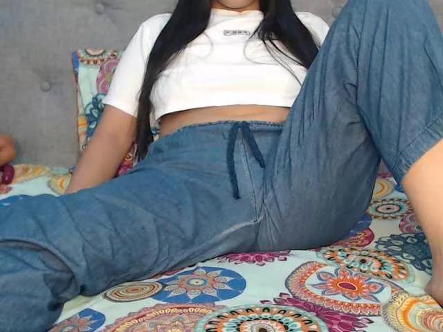 Discover our girls online shows and discover the company of countless livestreamers, with stunning shapes, sex toys and more.