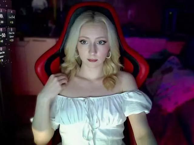 LollyGirlMoon from BongaCams