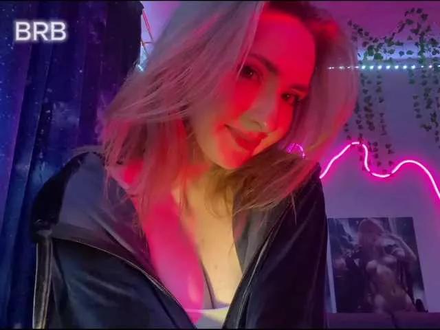 LollyGirlMoon from BongaCams