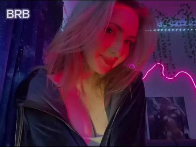 LollyGirlMoon from BongaCams
