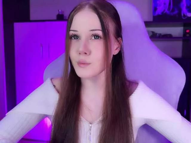 Discover our girls online shows and discover the company of countless livestreamers, with stunning shapes, sex toys and more.