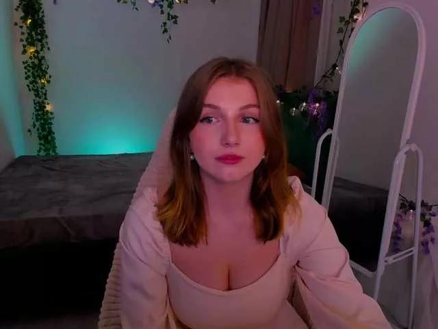Discover our girls online shows and discover the company of countless livestreamers, with stunning shapes, sex toys and more.