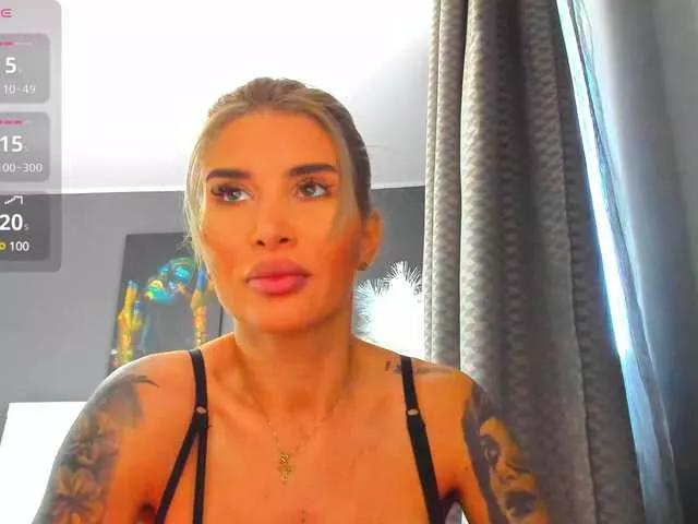 Discover our girls online shows and discover the company of countless livestreamers, with stunning shapes, sex toys and more.