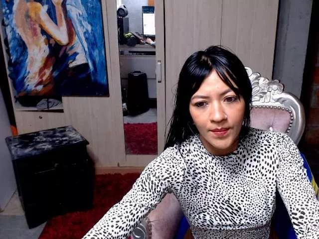 Discover our girls online shows and discover the company of countless livestreamers, with stunning shapes, sex toys and more.