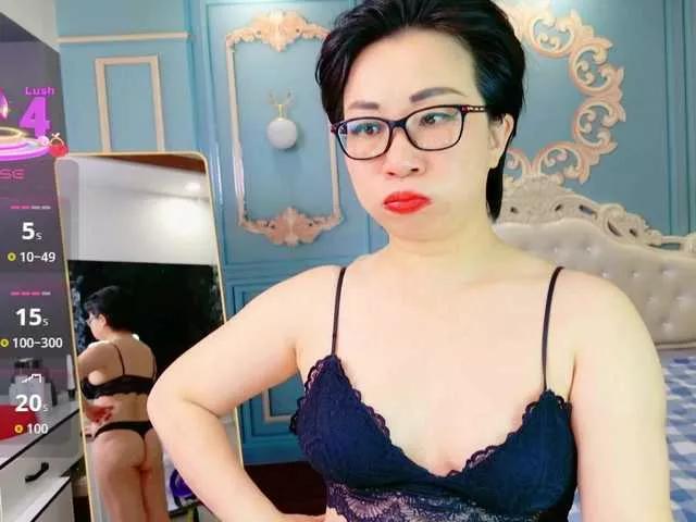 Discover our girls online shows and discover the company of countless livestreamers, with stunning shapes, sex toys and more.