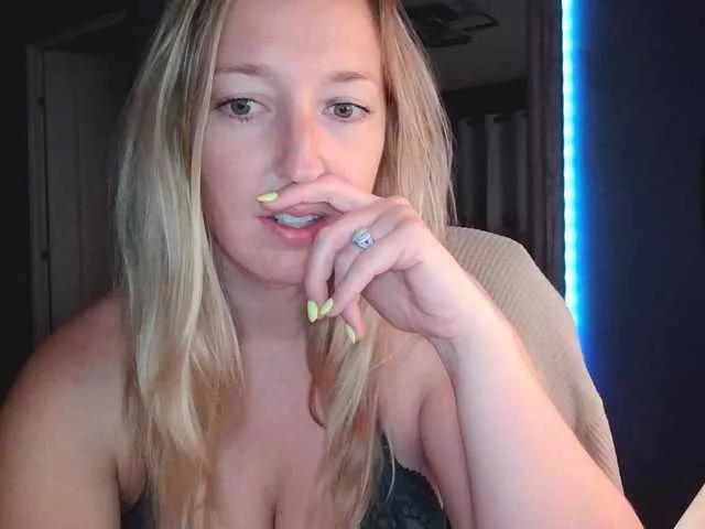 lucyallen4201 from BongaCams is Freechat