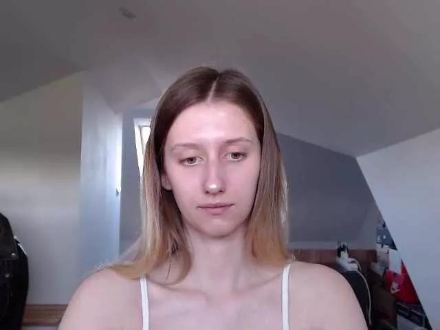 Discover our girls online shows and discover the company of countless livestreamers, with stunning shapes, sex toys and more.