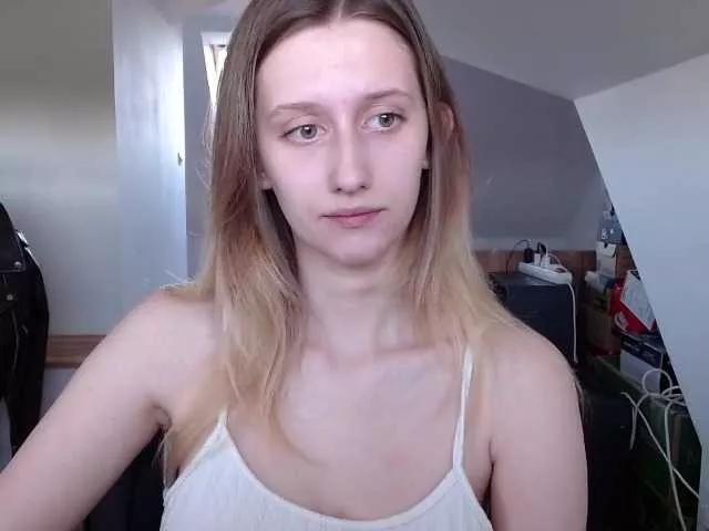 Discover our girls online shows and discover the company of countless livestreamers, with stunning shapes, sex toys and more.