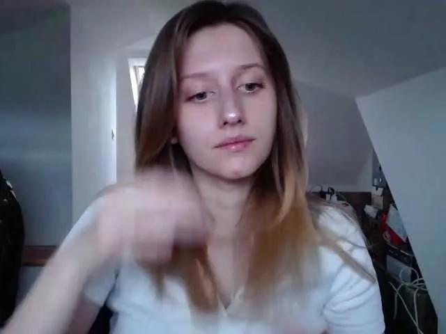 Discover our girls online shows and discover the company of countless livestreamers, with stunning shapes, sex toys and more.