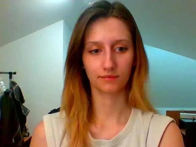 Discover our girls online shows and discover the company of countless livestreamers, with stunning shapes, sex toys and more.