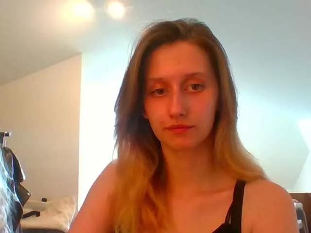 Discover our girls online shows and discover the company of countless livestreamers, with stunning shapes, sex toys and more.
