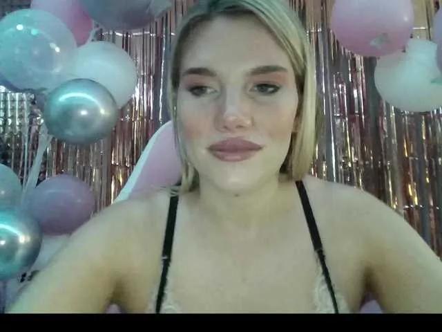 LYLAtop from BongaCams