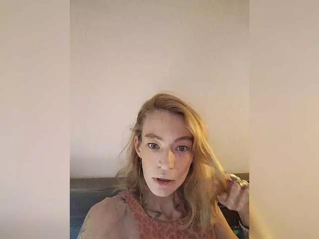 LylyaSurvived from BongaCams