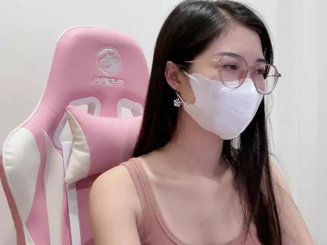 LylySweet18 from BongaCams