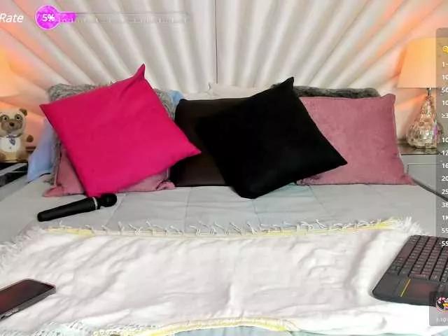 Discover our girls online shows and discover the company of countless livestreamers, with stunning shapes, sex toys and more.