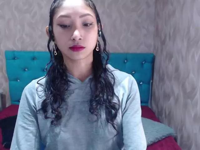 Discover our girls online shows and discover the company of countless livestreamers, with stunning shapes, sex toys and more.